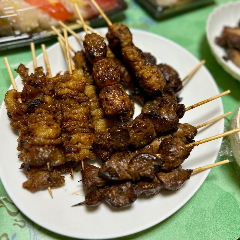 焼き鳥盛合せ(つくね、とり皮、とりレバー)(かぶら屋 曳舟店)