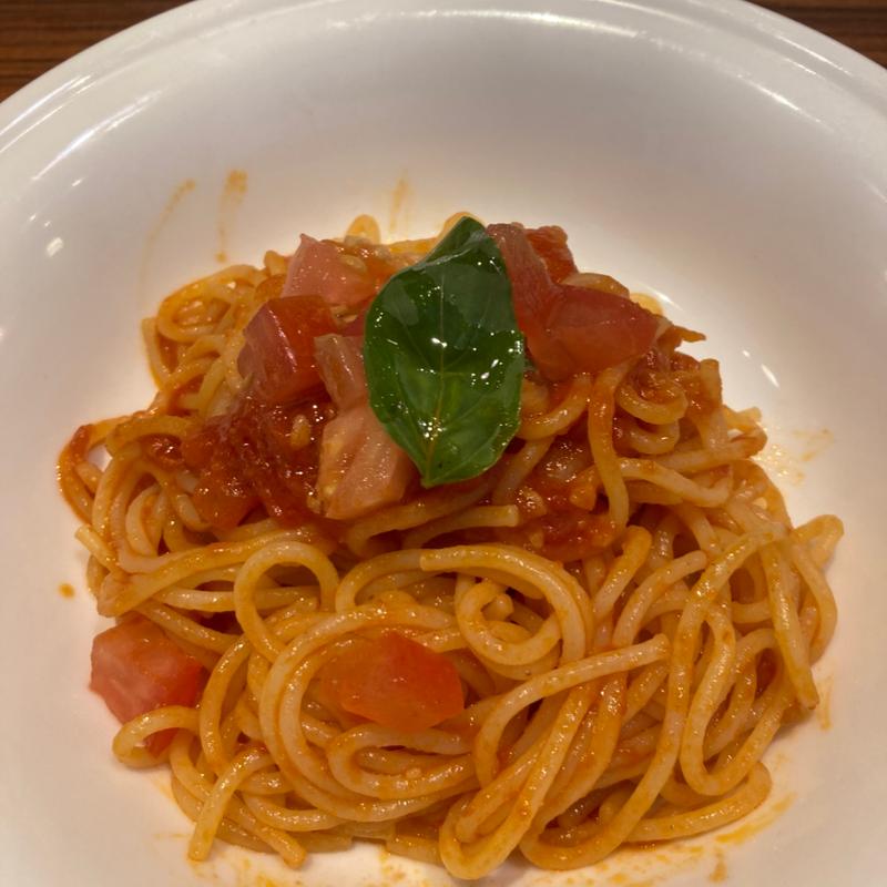 ハーフトマトとニンニク(ポポラマーマ 北千住店)