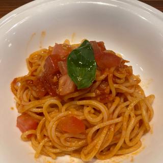 ハーフトマトとニンニク(ポポラマーマ 北千住店)