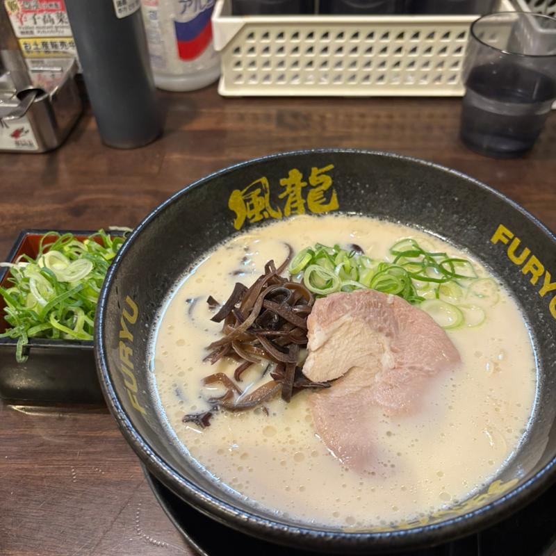 とんこつラーメン+ネギ(とんこつラーメン 博多風龍 大宮東口駅前店)