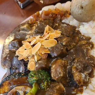 黒毛和牛スペシャルカレー チーズ スライスアーモンド
