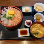 ハーフ&ハーフ丼(源七 くろとり食堂)