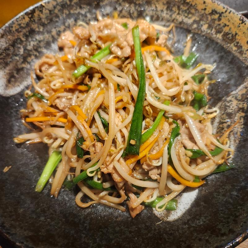 ニラもやし(琉球炭火焼き鳥 串彦)