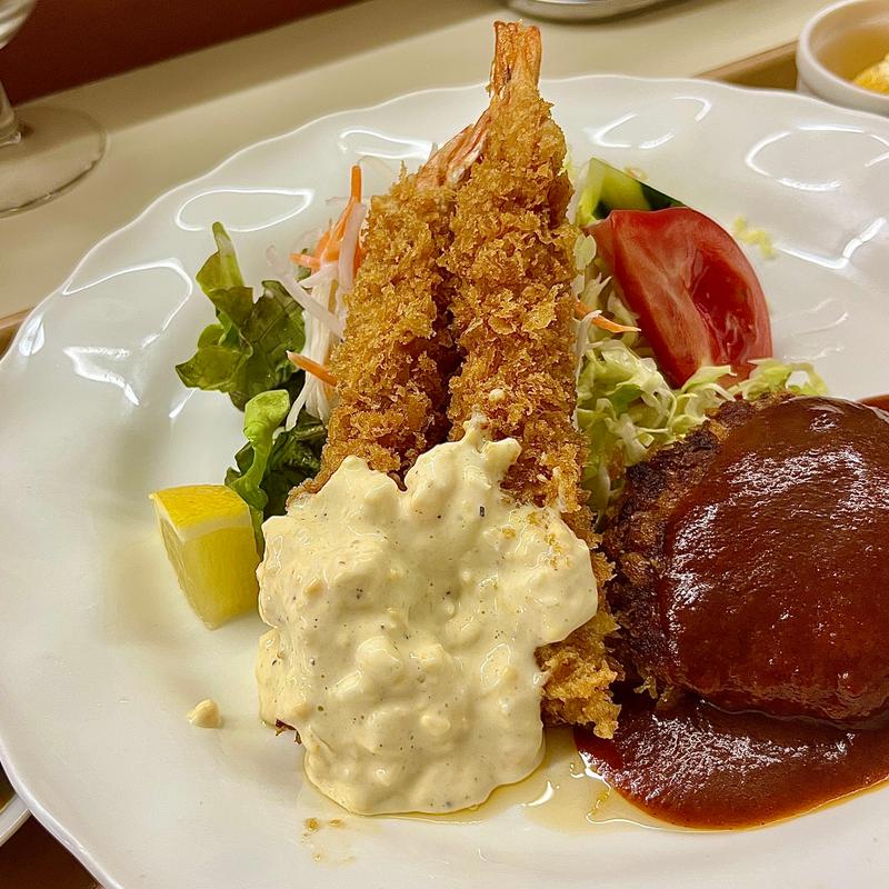 Aセット(ハンバーグとエビフライ)(おおくま)