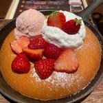 いちごのパンケーキストロベリーアイス添えセット