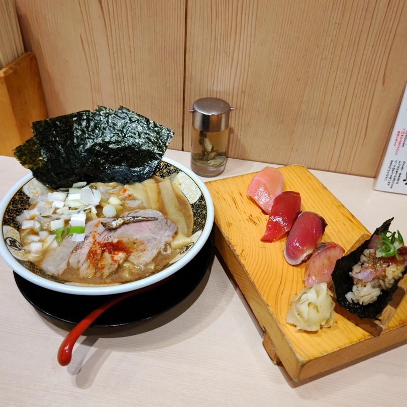 すごい煮干しラーメン(醤油)＋赤酢握り5貫(すごい煮干ラーメン野毛 すし 釣りきん)