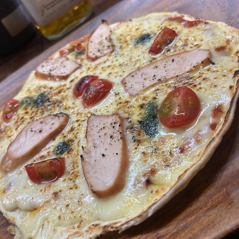 ガーリックトマトピザ(肉＆チーズカフェバル チアーズ)