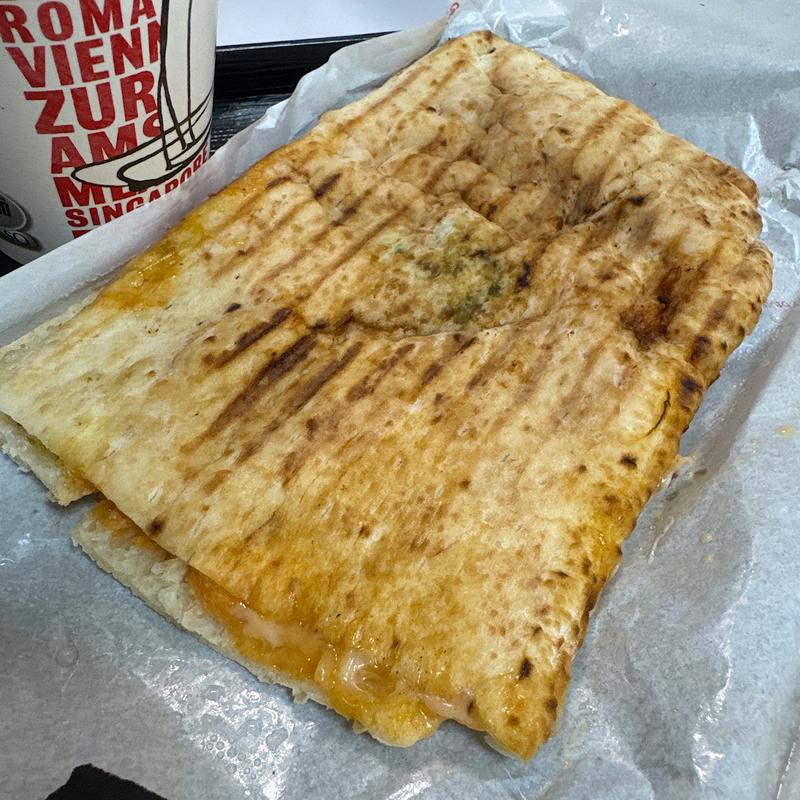 ピッツァサンド・マルゲリータ(セガフレード・ザネッティ・エスプレッソ 広尾店)