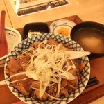 銀次の炙り豚丼(目利きの銀次 東京ミッドタウン八重洲店)