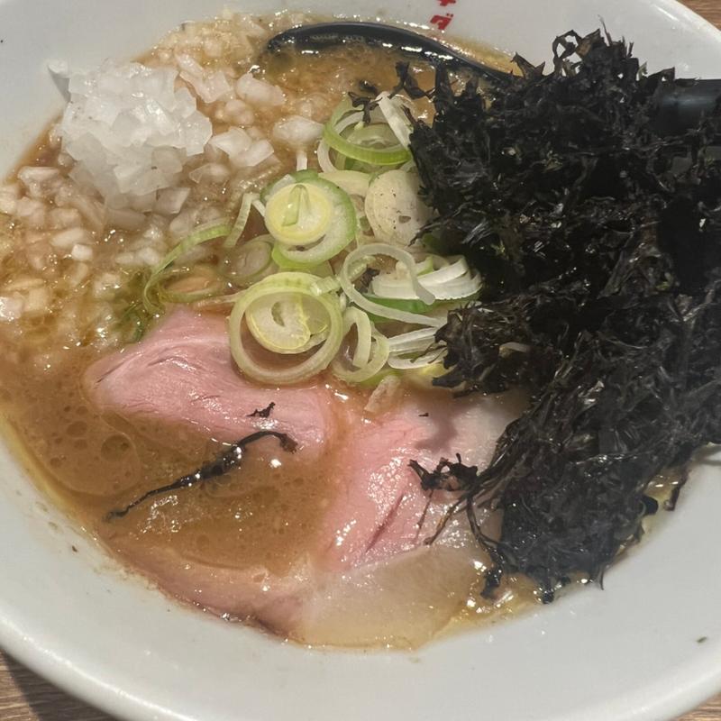 豚骨醤油ラーメン(博多豚骨醤油らーめんウチダヤ)