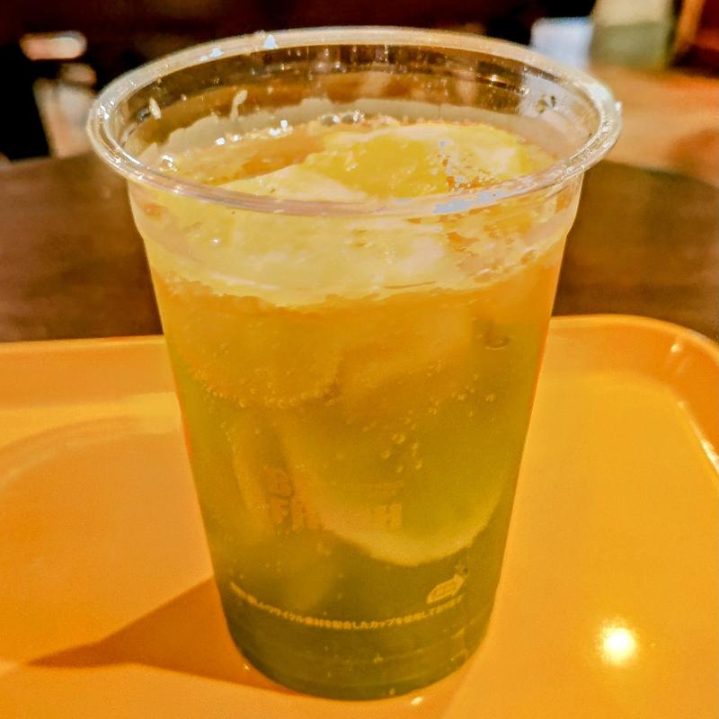 フローズンマンゴーキウイレモネードソーダ(フレッシュネスバーガー山下)