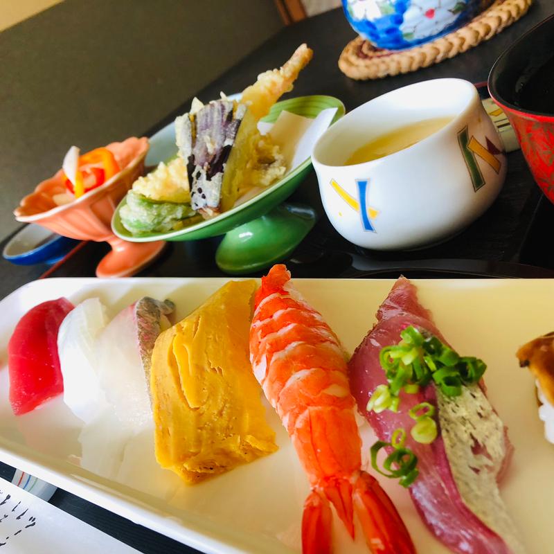 握り寿司七貫_昼の寿司定食(万のせ )