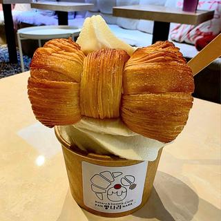 リボンクロワッサンソフトクリーム