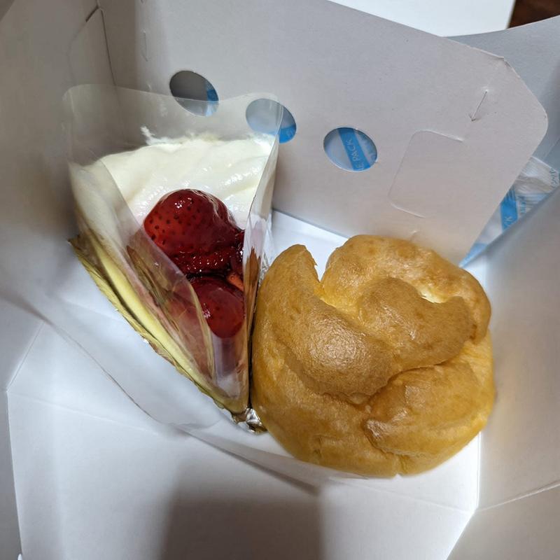 苺ショートケーキ プレーンシュークリーム(芦屋Ｔａｋａｔｏｒａ（タカトラ）)