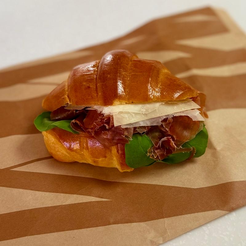 ブリオッシュサンドイッチ プロシュート クルード＆パルミジャー(プリンチ 代官山T-SITE)