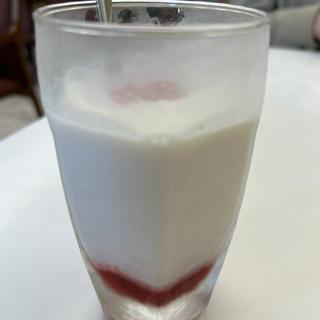いちごミルク(六花亭 森林公園店)