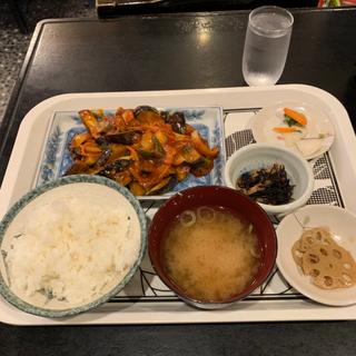 茄子味噌炒め定食(もつ九)