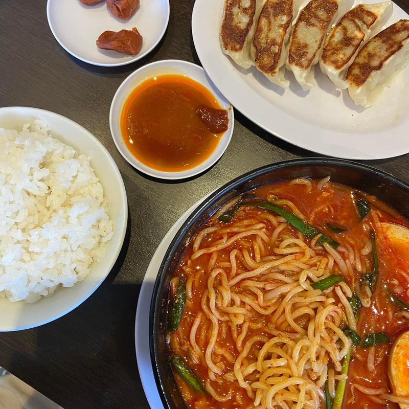 旨辛ラーメン2辛 餃子定食 ライス中(来来亭 武蔵村山店)