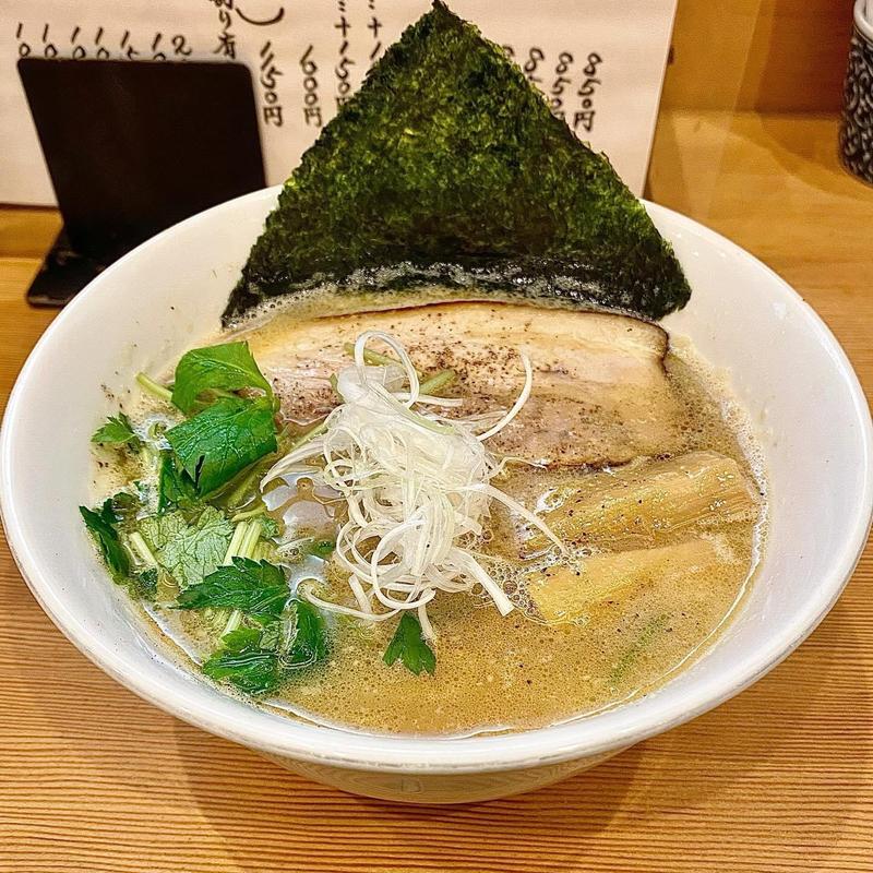 煮込み醤油そば 三つ葉増し(らーめん工房 麺作)