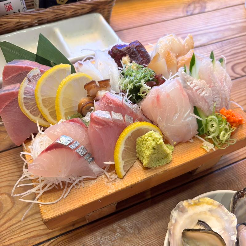 【広島最強】ガッツリ！鬼盛り 2人前(魚河岸酒場　駅前　浜けん )