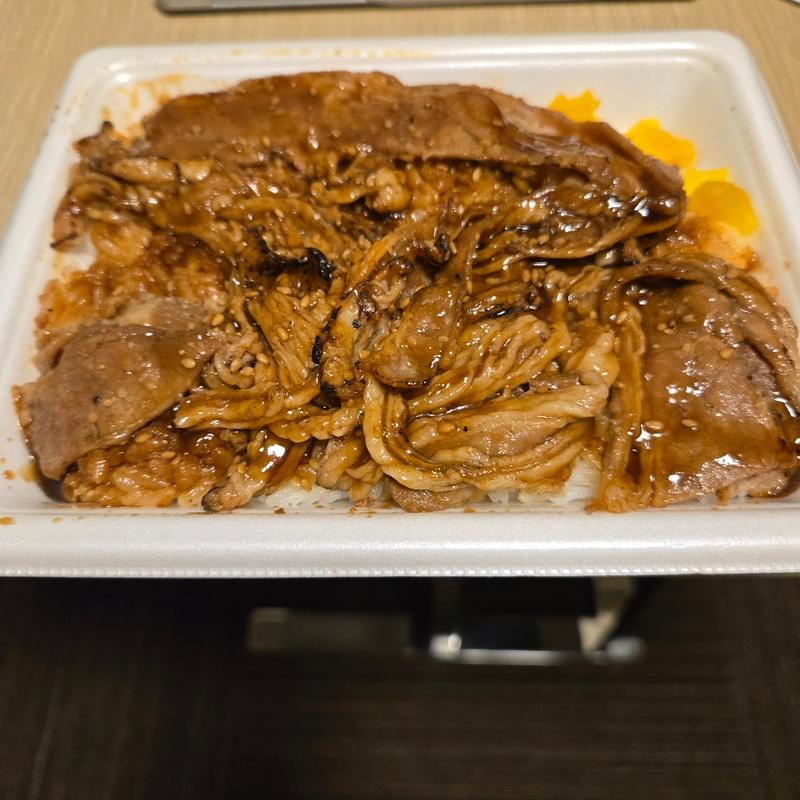 特製ダレの炙り焼牛カルビ重(ファミリーマート 豊田朝日ケ丘店)