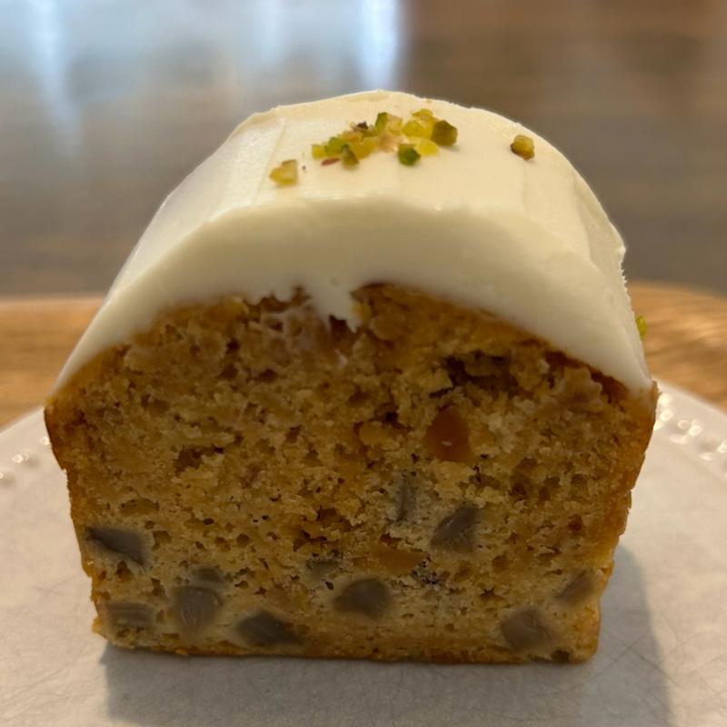 すりおろしりんごとごぼうのケーキ(デリカフェ びぃぼ)