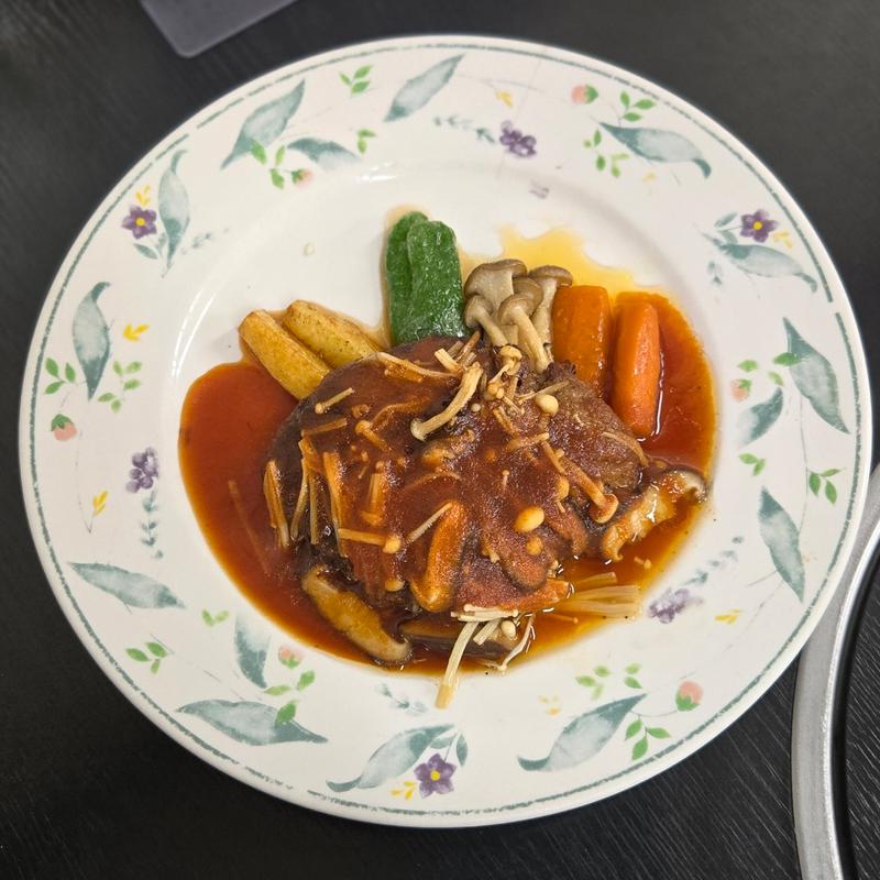 ハンバーグ(サラダ付)(しゃぶしゃぶ やすだ)