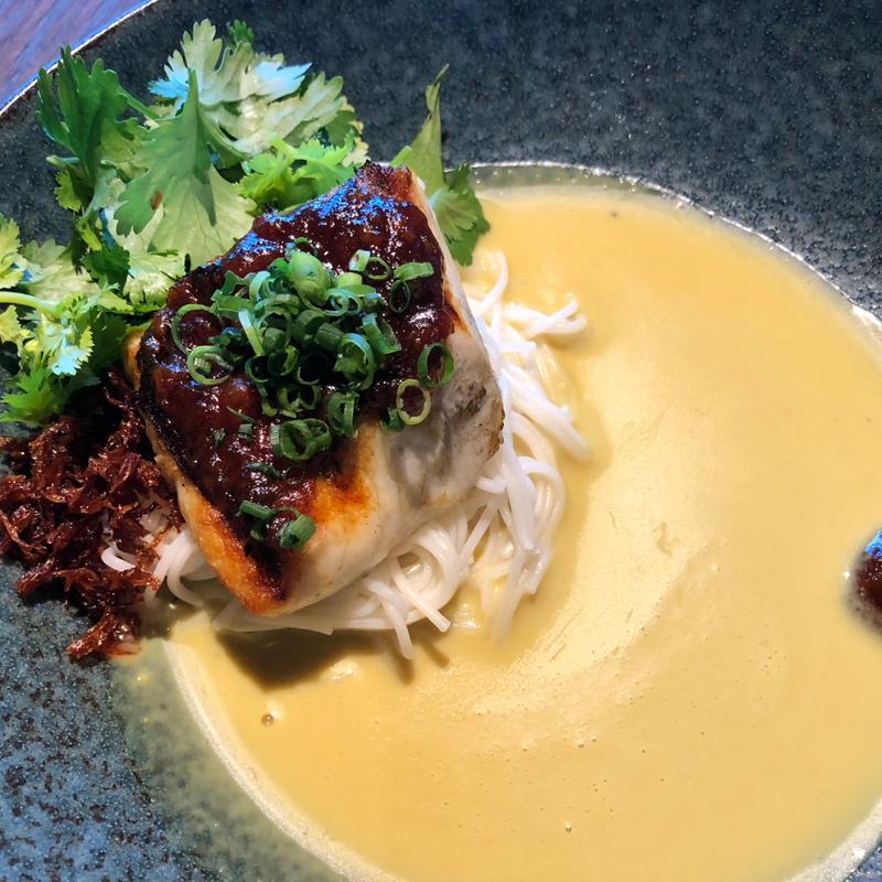 鮮魚のグリル　ターメリックソース(サーワーンビストロ)