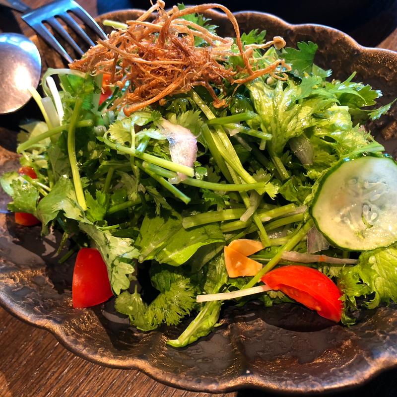 タイハーブサラダ(サーワーンビストロ)