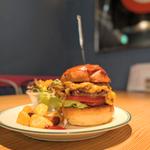 牛すじラグーのチリチーズバーガー