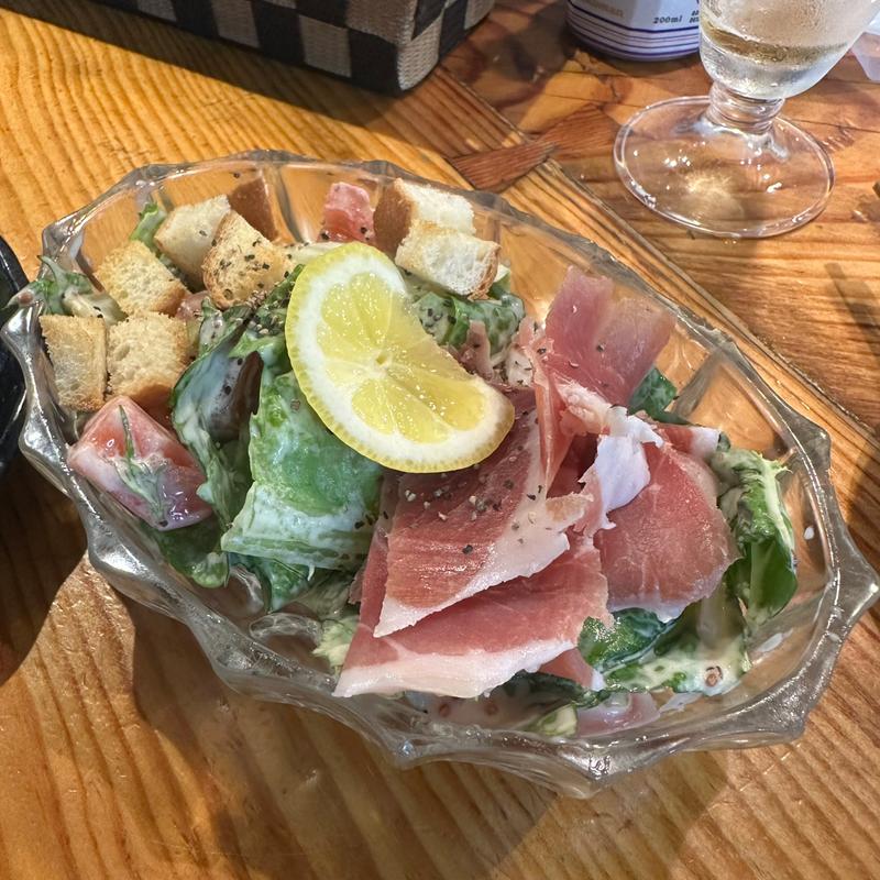 生ハム入り自家製シーザーサラダ(おでんバルTakehiro)