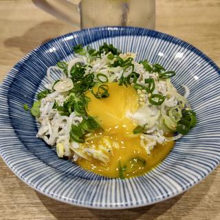 しらすユッケ