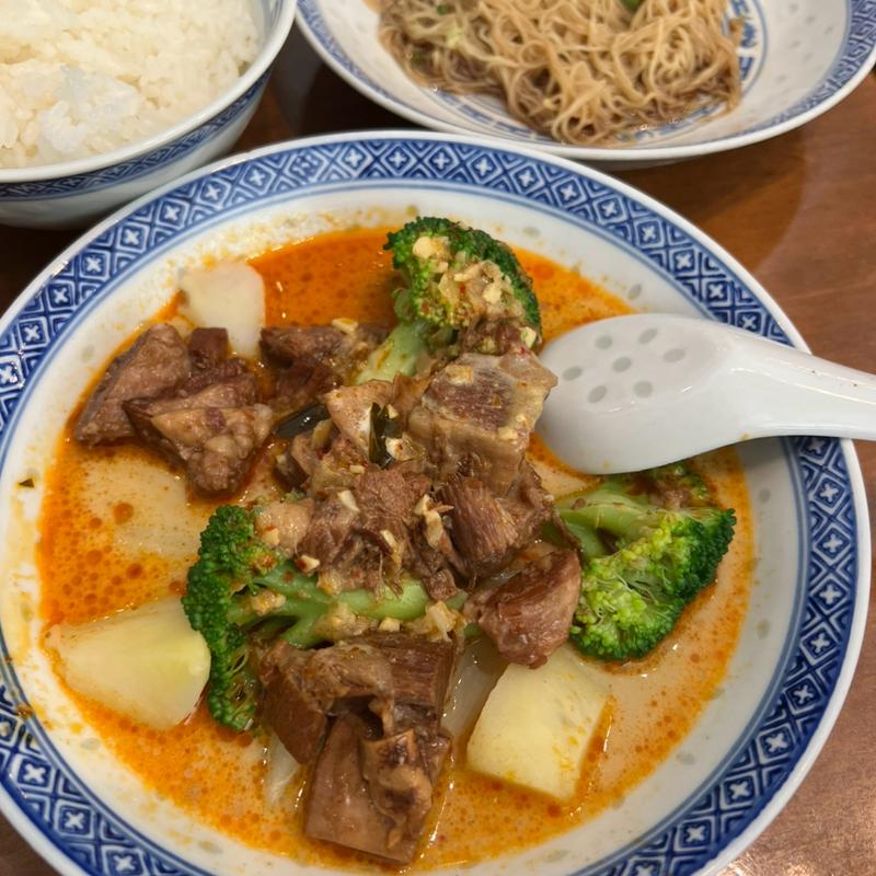 シンガポール風カレーつゆなし麺 -牛バラ-（香港麺）(香港麺 新記)