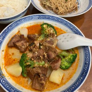 シンガポール風カレーつゆなし麺 -牛バラ-（香港麺）(香港麺 新記)