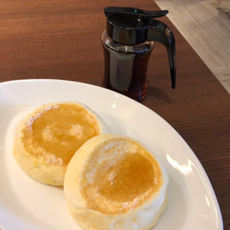 "むさしの森珈琲製"ふわっとろパンケーキ（蜂蜜入りメイプルシロップ添え）(むさしの森珈琲 三芳藤久保店)