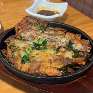 牛すじチヂミ(焼肉 小次郎)