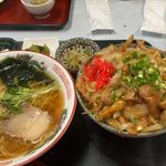 ラーメン鶏皮丼