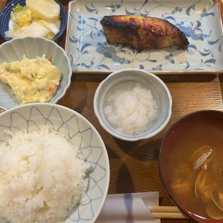 銀ダラの西京焼き定食