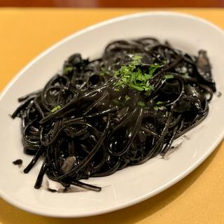 リングイネヴェネチア発祥イカスミのソース(オステリア ダ アダ)