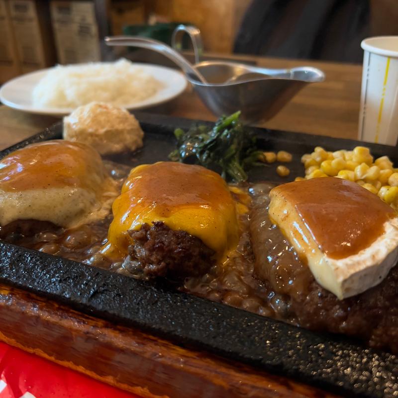 トリプルチーズハンバーグ(ゴールドラッシュ 新宿歌舞伎町店)