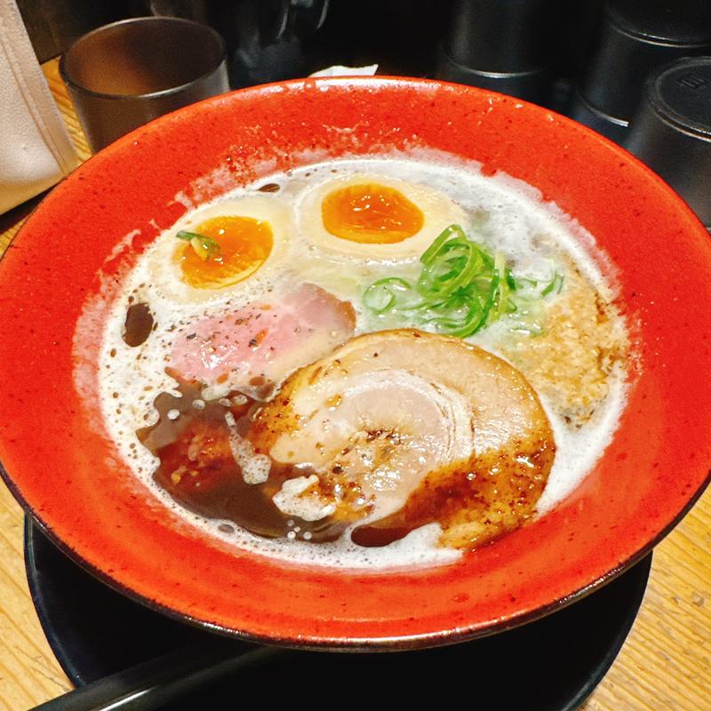 黒豚骨ラーメン　煮卵トッピング(麺屋paiton)
