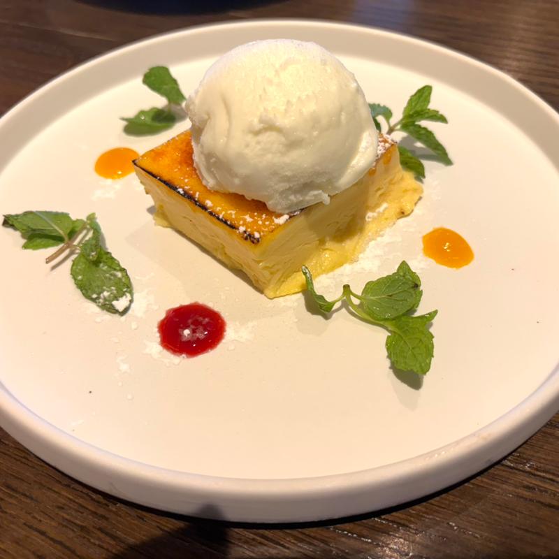 北海道産ミルクタップリ！！クレームブリュレ　ミルクジェラートのせ(Frutti di Mare（フルッティ ディ マーレ）横浜)