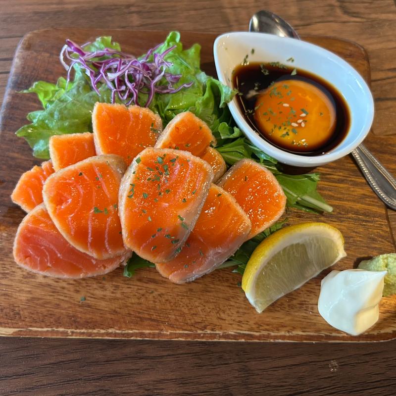 サーモンレアカツ(居酒屋 名護 小さな酒バル盃)