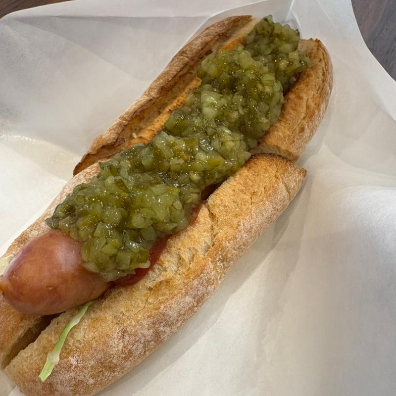 たっぷりピクルスホットドッグ(カフェ・ベローチェ イトーヨーカドー東久留米店)