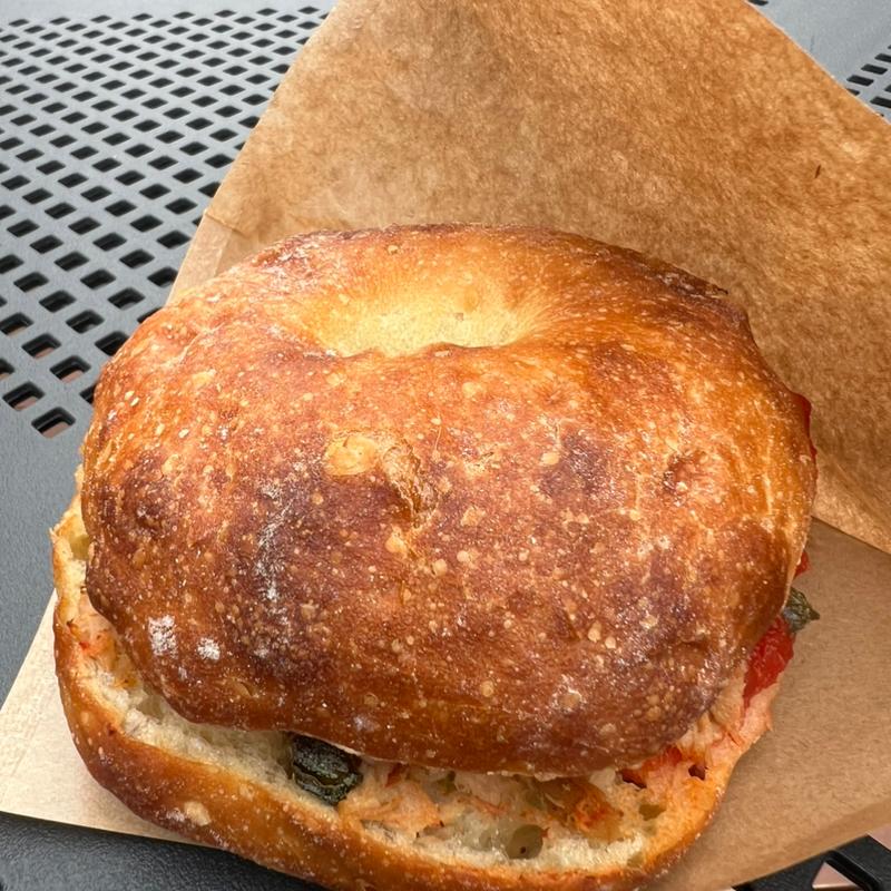 ツナ、オリーブ、ケッパーのフティーラ(2025年日本国際博覧会（大阪・関西万博）会場)