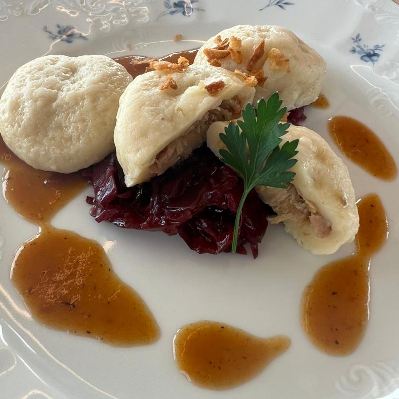 燻製ポークを詰めたブランボロウェ·クネドリーキ(じゃがのダンブリン)(チェコパビリオン)