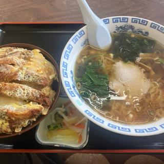 醤油ラーメンカツ丼大盛り