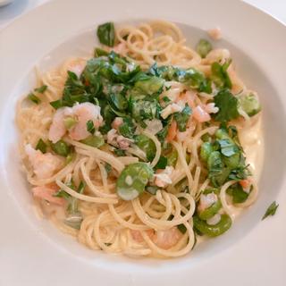 ボイルエビ、そら豆のレモンクリームパスタ