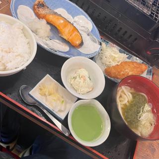 厚切り甘塩鮭定食