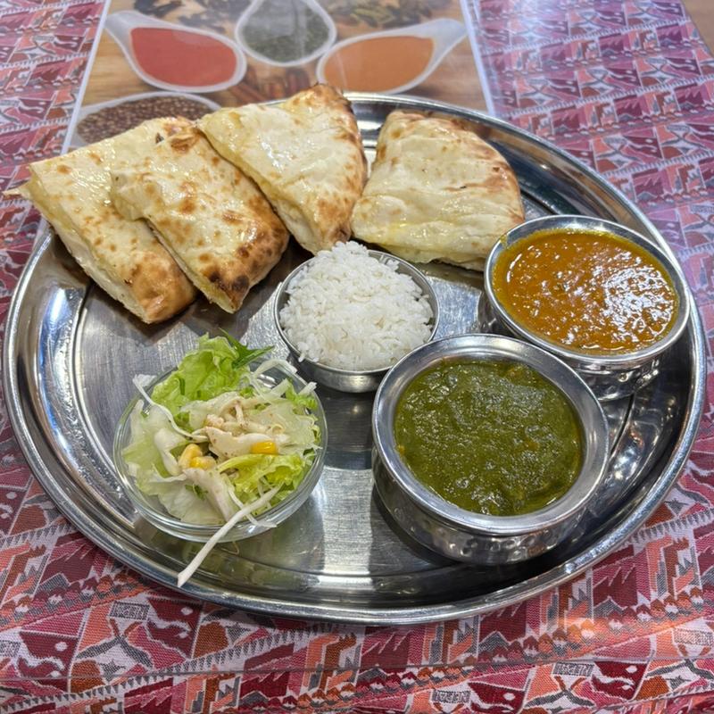 チーズナン(インド、タイ＆ネーパルレストランマイテイ井土ヶ谷店)